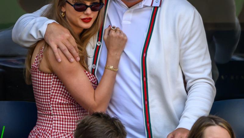 Taylor Swift și iubitul ei, Travis Kelce, s-au logodit. Cum arată inelul de logodnă și cum au făcut marele anunț