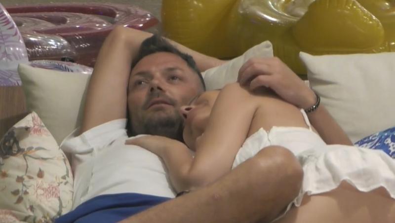 Insula Iubirii Plus, sezonul 9. Gestul neașteptat al Oanei Monea care l-a stârnit pe Marius Avram. Imaginile nedifuzate la TV