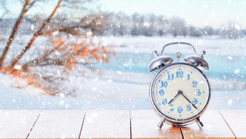 Trecem la ora de iarnă mai devreme în 2025. Pe ce dată dăm ceasurile înapoi