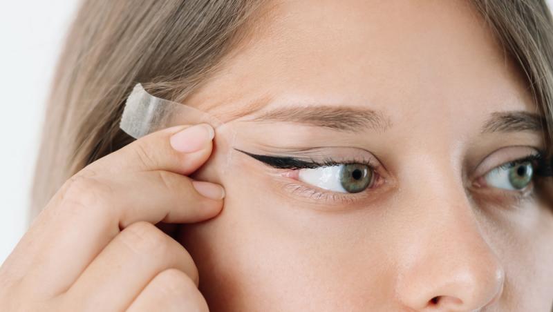Benzile adezive pentru ochi s-au transformat dintr-un truc rapid în coșmar. Ce au pățit femeile care le-au folosit