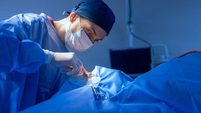 Benzile adezive pentru ochi s-au transformat dintr-un truc rapid în coșmar. Ce au pățit femeile care le-au folosit