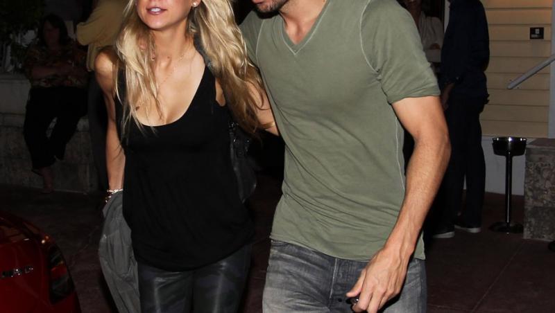 Enrique Iglesias, tată pentru a patra oară la 50 de ani. El și Anna Kournikova sunt împreună de aproape 25 de ani
