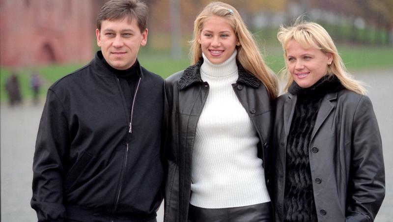 Enrique Iglesias, tată pentru a patra oară la 50 de ani. El și Anna Kournikova sunt împreună de aproape 25 de ani