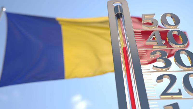 Termometru care arată temperaturi ridicate pe fundalul steagului României