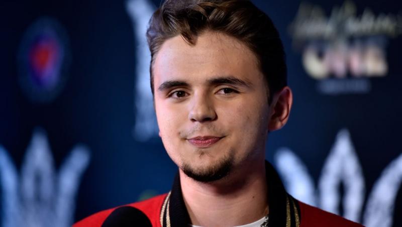 Fiul lui Michael Jackson îmbrăcat casual
