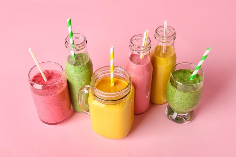 mai multe pahare cu smoothie