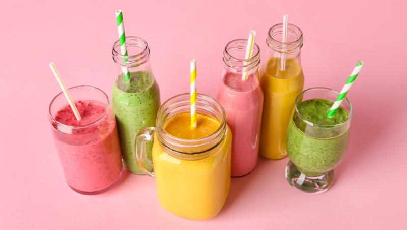 mai multe pahare cu smoothie