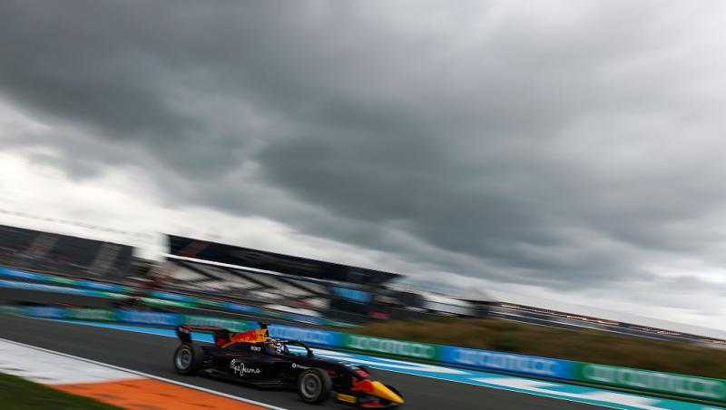 Vezi acum calificările din Formula 1™ pentru Marele Premiu al Olandei. Lupta pentru pole este LIVE în AntenaPLAY și pe Antena3CNN