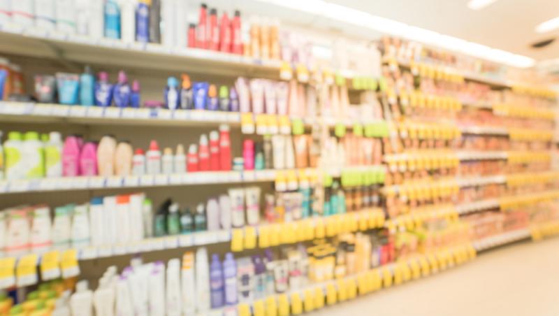 Alertă în mijlocul sezonului estival! Peste 30 de produse de protecție solară ar conține ingrediente chimice periculoase