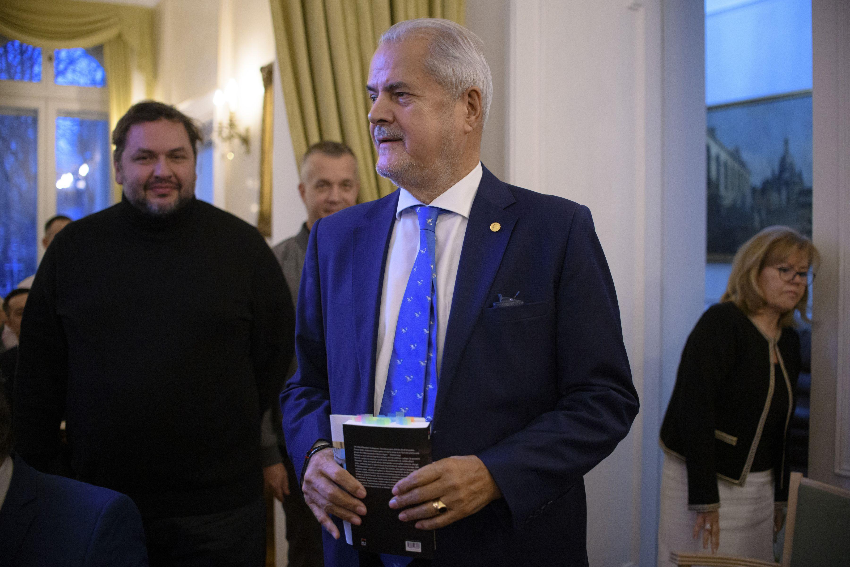 Corina Năstase, &icirc;nsărcinată cu primul copil. Fostul premier Adrian Năastase va fi bunic de băiețel