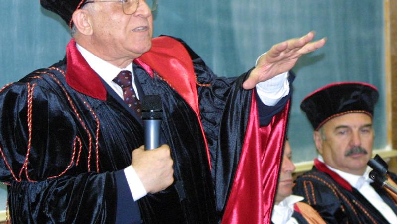 Cum arăta Ion Iliescu în tinerețe. Imagini de colecție cu regretatul Președinte al României de pe vremea studenției