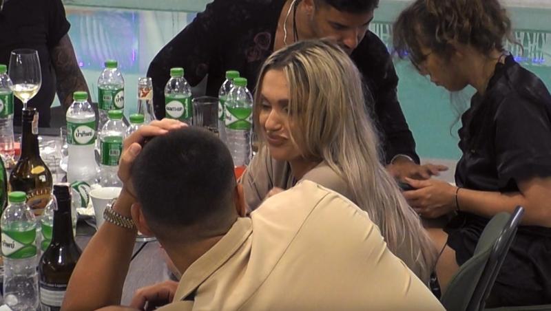 Insula Iubirii, 6 august 2025. Flacăra ispitei s-a aprins la vila băieților! Ella și Teo, apropiere îndrăznețe. Ce s-a întâmplat