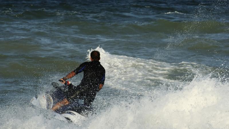 Cât costă să te dai cu skijet-ul pe litoralul românesc în 2025. Reprezentanții APC au reacționat: „Facem credit cu buletinul”