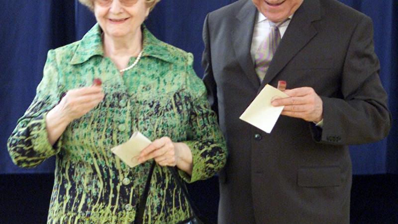 Nina Iliescu nu a participat la înmormântarea soțului său, Ion Iliescu. De ce a lipsit și de ce a fost chemat medicul de urgență