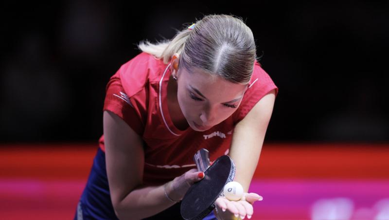 Bernadette Szocs, cum arată când renunță la echipamentul de meci în favoarea rochiilor elegante. Cele mai fine apariții