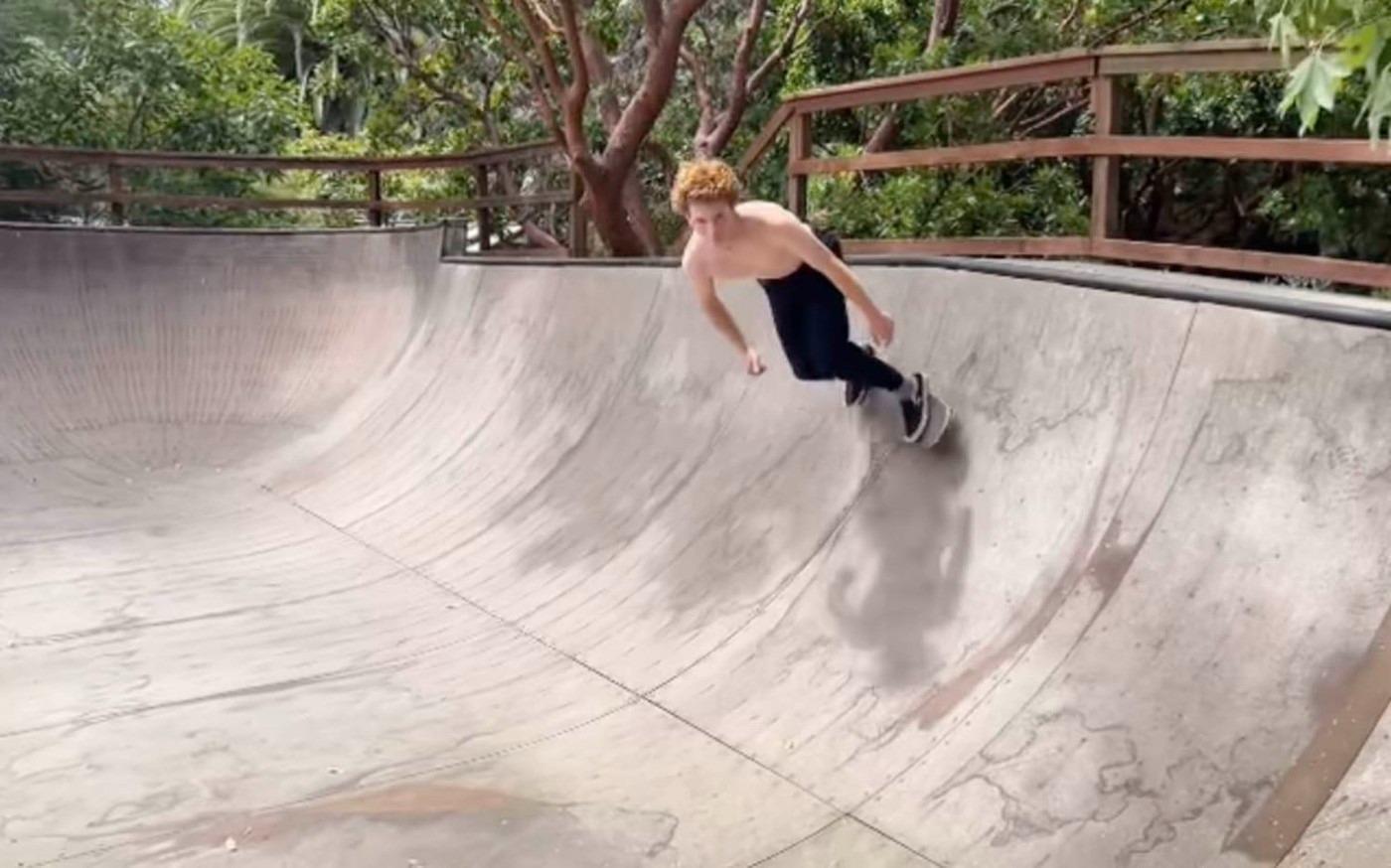 Fiul Juliei Roberts la bustul gol, într-un skatepark