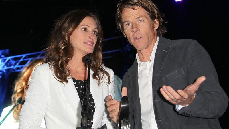 Julia Roberts alături de soțul ei, Danny Moder, ambii îmbrăcați elegant