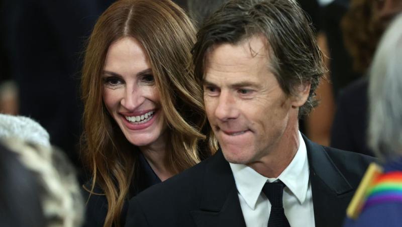 Julia Roberts alături de soțul ei, Danny Moder, ambii îmbrăcați elegant