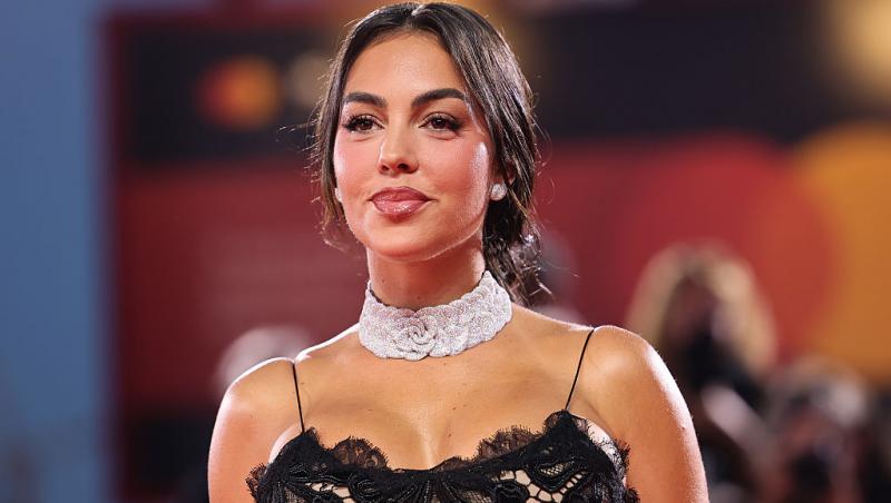 Prima apariție pe covorul roșu după ce a primit inelul de 3 milioane de dolari. Cum s-a pozat Georgina Rodríguez