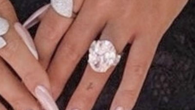 Prima apariție pe covorul roșu după ce a primit inelul de 3 milioane de dolari. Cum s-a pozat Georgina Rodríguez