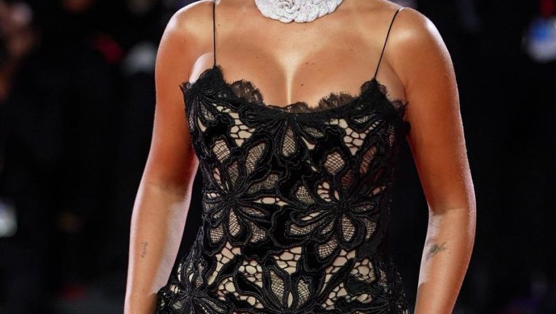 Prima apariție pe covorul roșu după ce a primit inelul de 3 milioane de dolari. Cum s-a pozat Georgina Rodríguez