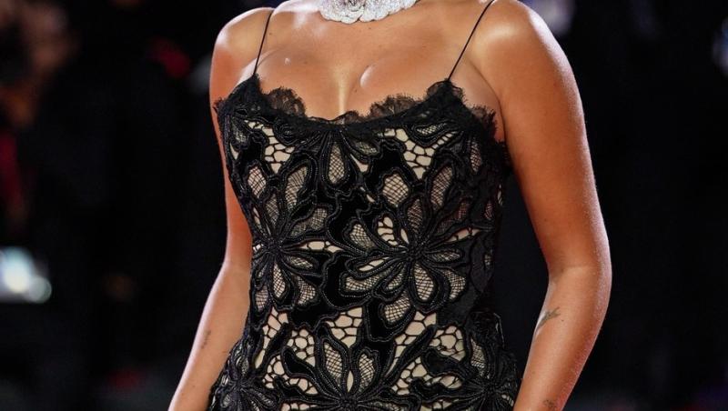 Prima apariție pe covorul roșu după ce a primit inelul de 3 milioane de dolari. Cum s-a pozat Georgina Rodríguez