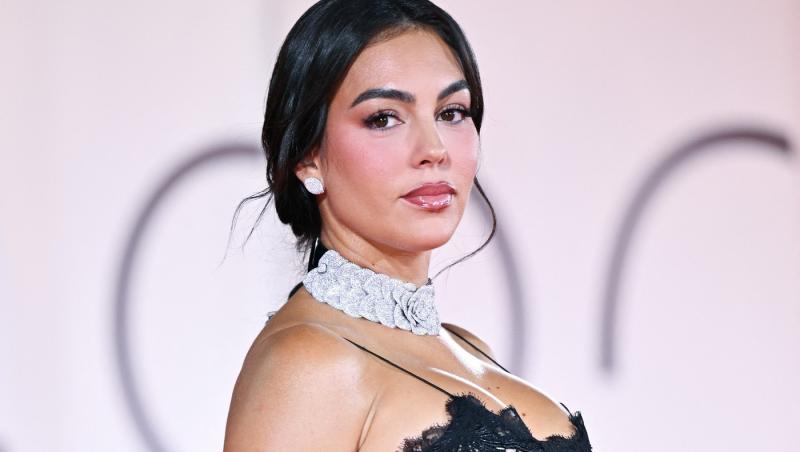 Prima apariție pe covorul roșu după ce a primit inelul de 3 milioane de dolari. Cum s-a pozat Georgina Rodríguez