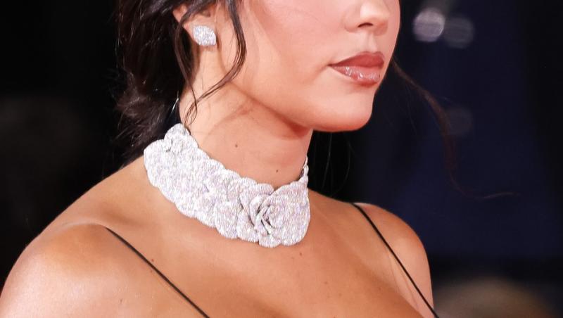 Prima apariție pe covorul roșu după ce a primit inelul de 3 milioane de dolari. Cum s-a pozat Georgina Rodríguez