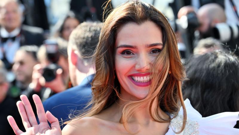 Cine este Loredana Salanță, tânăra româncă ce a făcut furori pe covorul roșu la Festivalul de Film de la Veneția. Cum a apărut