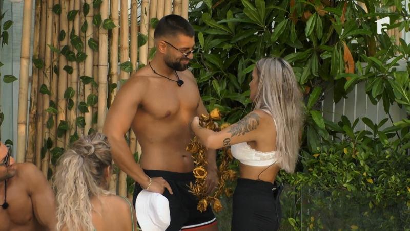 Ce a făcut Ella Vișan cu ghirlanda pe care a primit-o de la Teo Costache după Insula Iubirii. Simbolul atracției încă rezistă