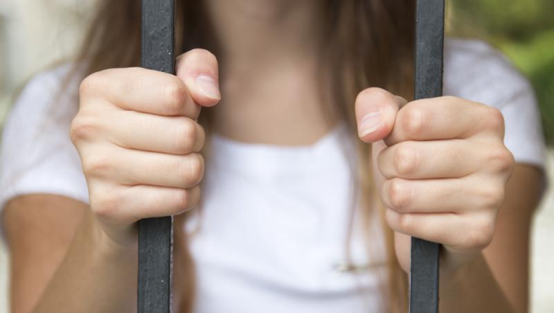 O femeie nu mai poate intra în malluri timp de trei ani. Motivul instanței este unul surprinzător