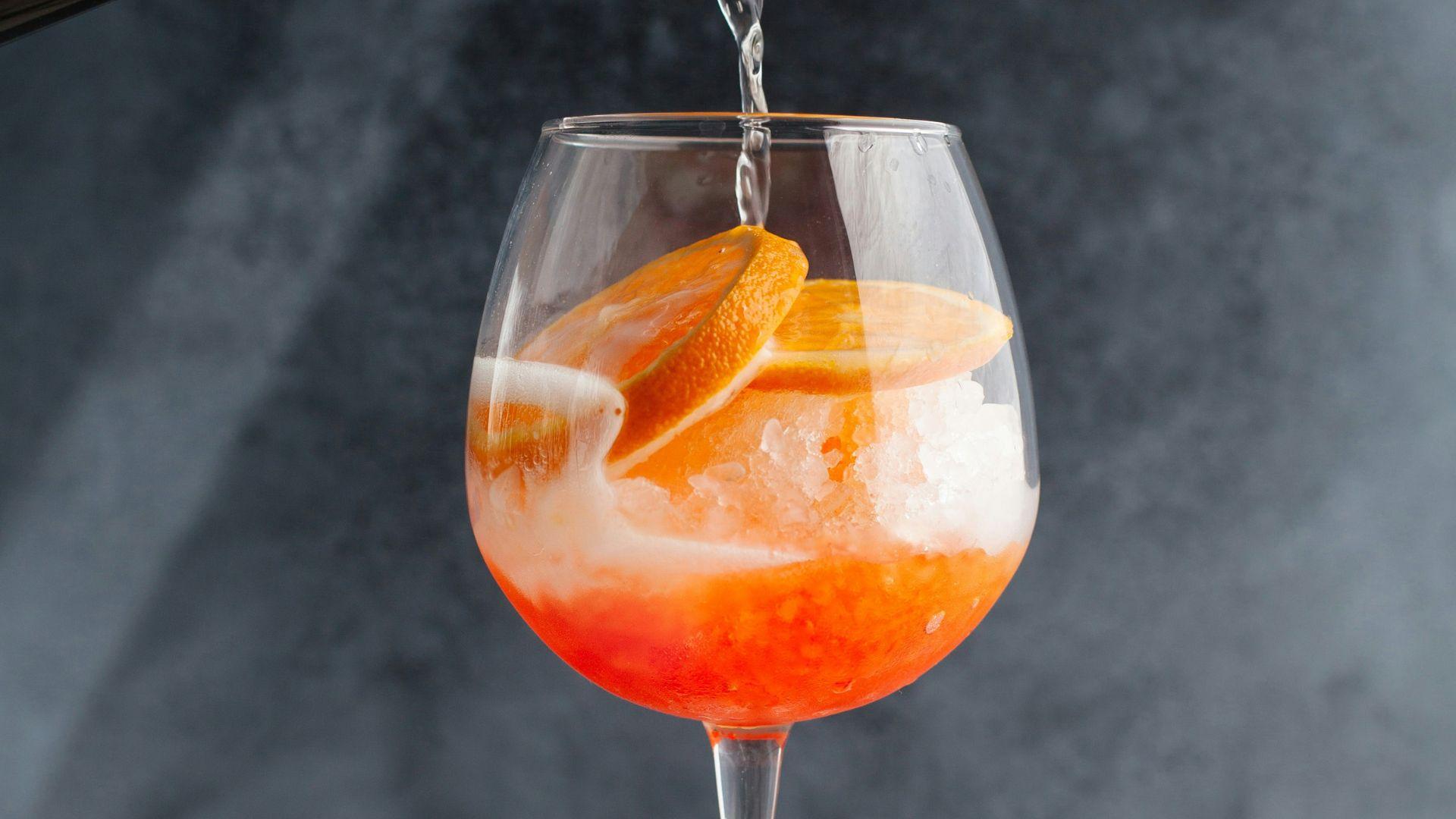 (P) Serile de vară au gust: băuturi care aduc atmosfera italiană acasă