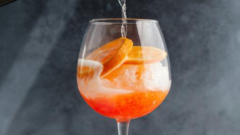 (P) Serile de vară au gust: băuturi care aduc atmosfera italiană acasă