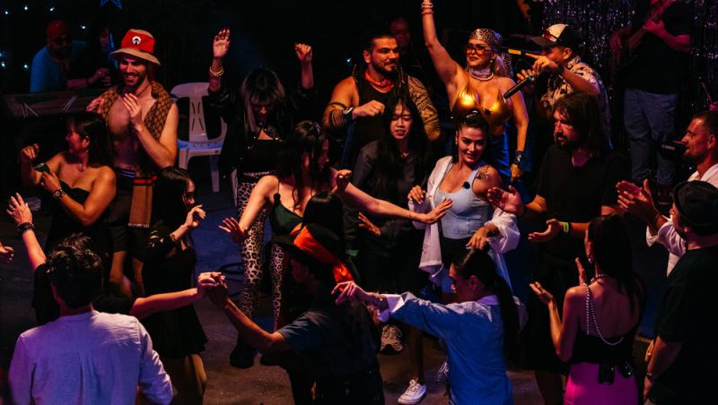 Asia Express sezonul 8, 14 septembrie 2025. Cine a câștigat prima amuletă din a doua etapă. Cum s-au descurcat echipele la karaoke