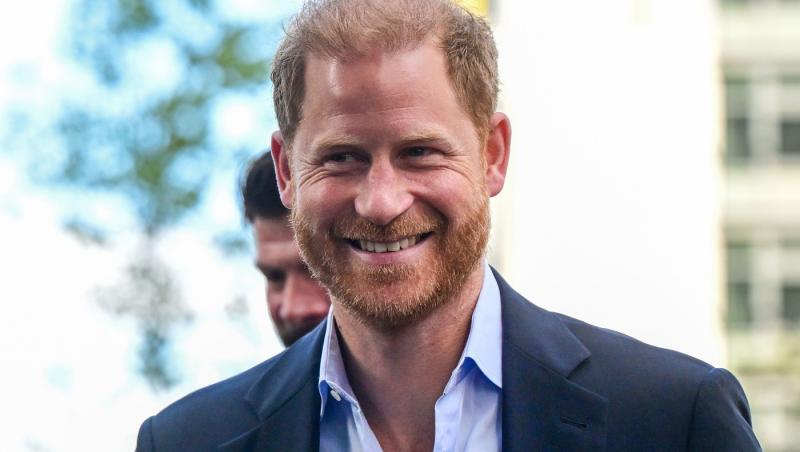 Ce a făcut Prințul Harry după ce s-a văzut, în secret, cu tatăl lui. A călătorit noaptea, cu trenul, pentru o vizită neanunțată