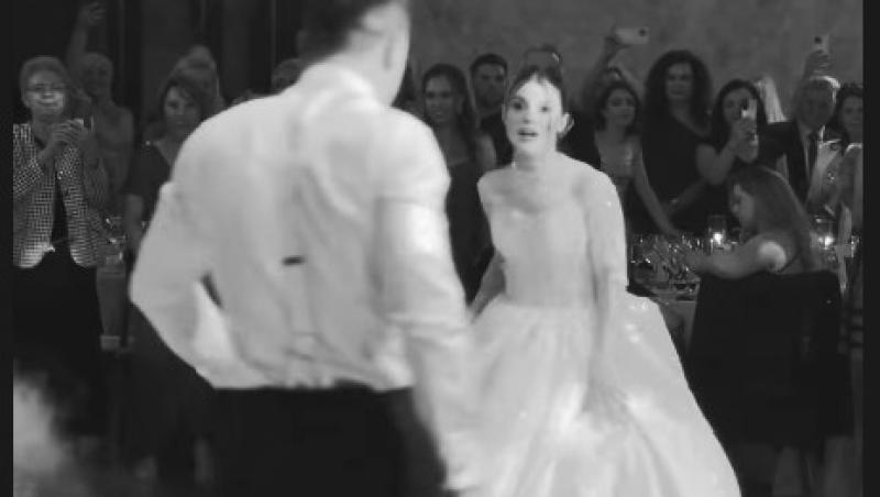 Fiica lui Mugur Mihăescu s-a căsătorit. Ce ținută demnă de covorul roșu a îmbrăcat soacra mică