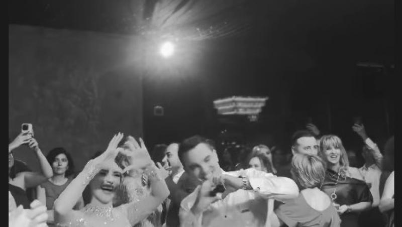 Fiica lui Mugur Mihăescu s-a căsătorit. Ce ținută demnă de covorul roșu a îmbrăcat soacra mică