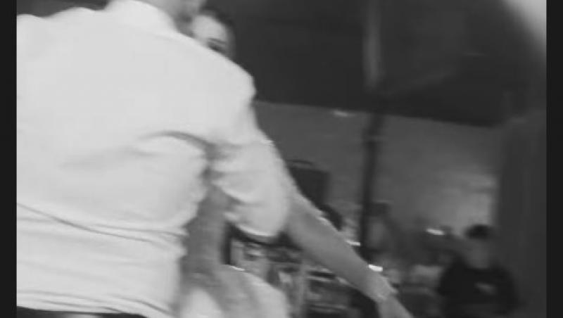 Fiica lui Mugur Mihăescu s-a căsătorit. Ce ținută demnă de covorul roșu a îmbrăcat soacra mică