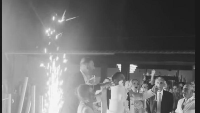 Fiica lui Mugur Mihăescu s-a căsătorit. Ce ținută demnă de covorul roșu a îmbrăcat soacra mică