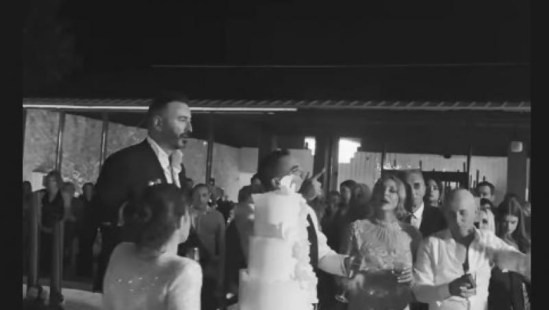 Fiica lui Mugur Mihăescu s-a căsătorit. Ce ținută demnă de covorul roșu a îmbrăcat soacra mică