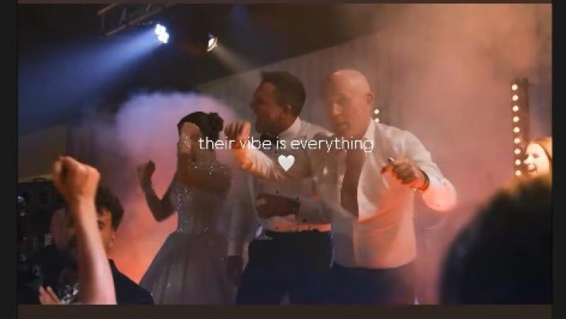 Fiica lui Mugur Mihăescu s-a căsătorit. Ce ținută demnă de covorul roșu a îmbrăcat soacra mică