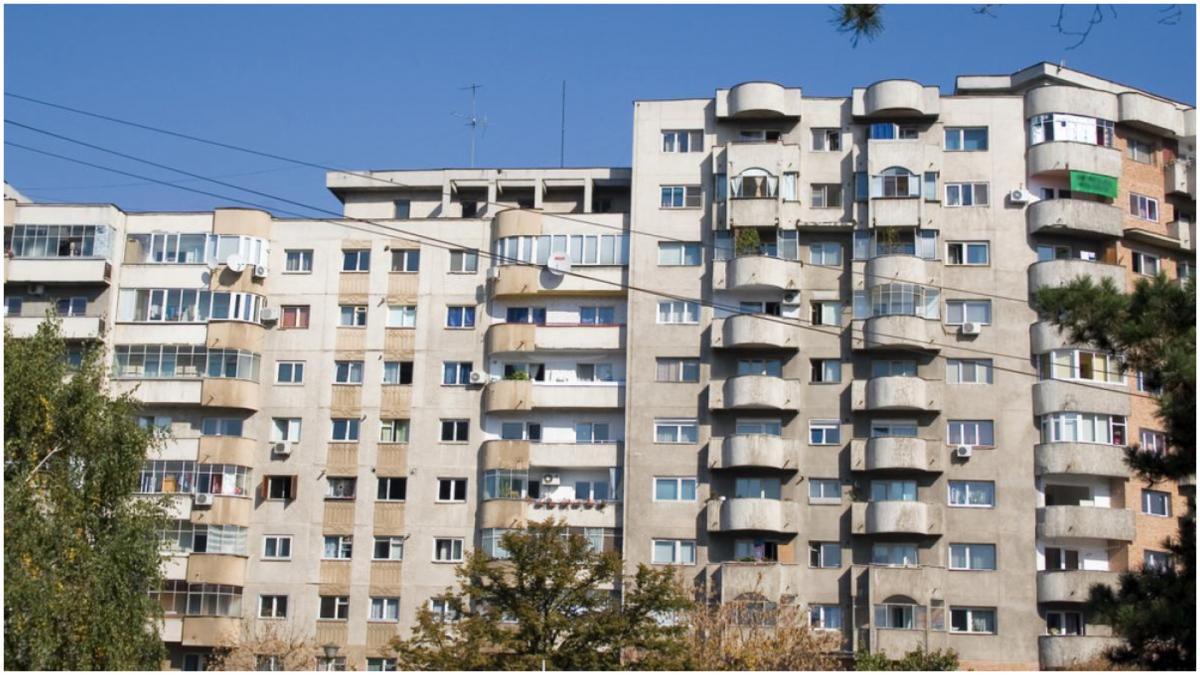 imagine cu un bloc din Romania