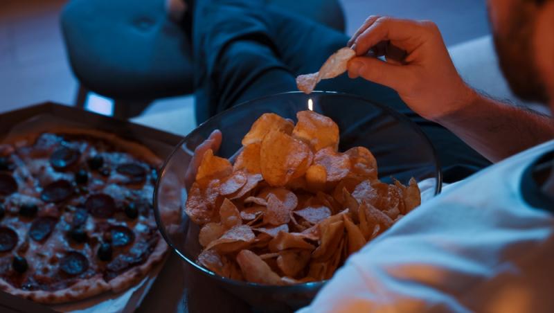 Mesele târzii, un risc pentru sănătate. Ce boală gravă s-ar putea dezvolta în timp