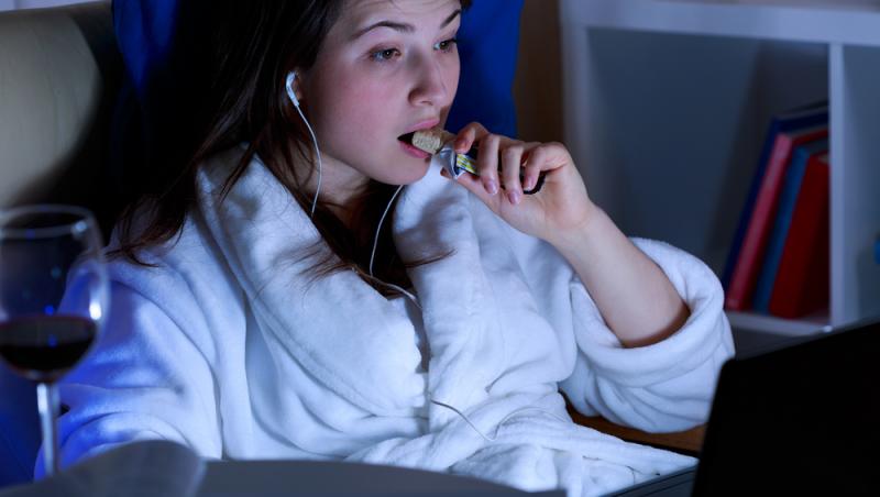 Mesele târzii, un risc pentru sănătate. Ce boală gravă s-ar putea dezvolta în timp