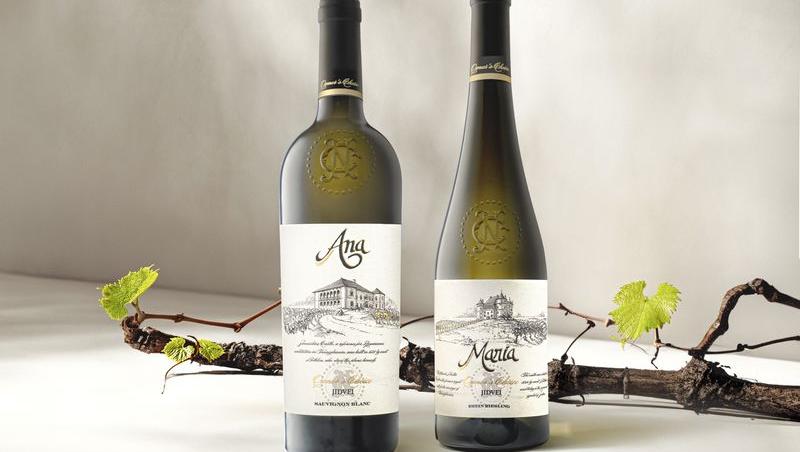 Două sticle din Colecția Owners Choice Jidvei - Ana & Maria