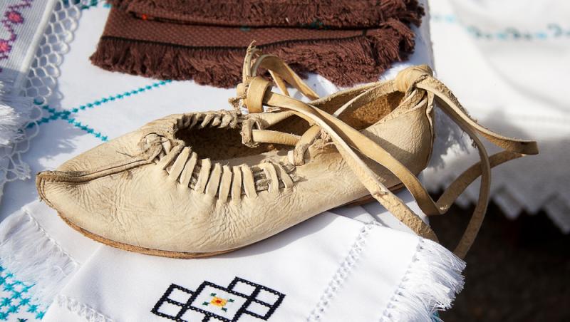 Portul românesc, din nou copiat de o casă de modă celebră: „Foarte similari, din multe puncte de vedere”