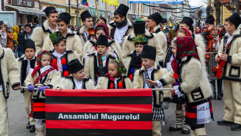 Portul românesc, din nou copiat de o casă de modă celebră: „Foarte similari, din multe puncte de vedere”