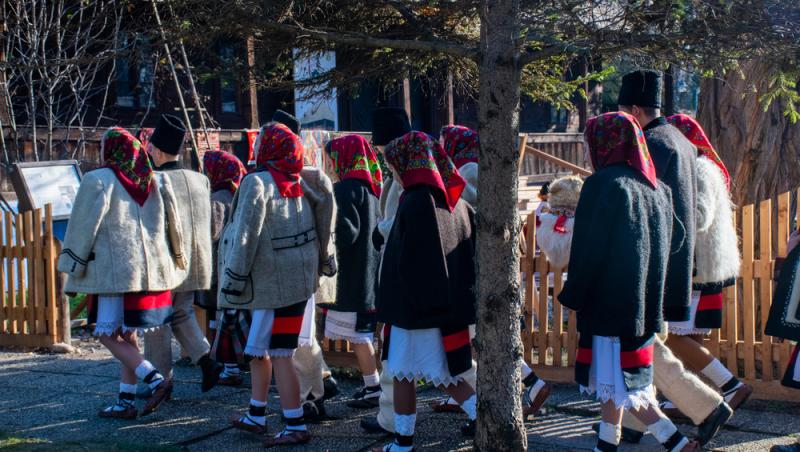 Portul românesc, din nou copiat de o casă de modă celebră: „Foarte similari, din multe puncte de vedere”