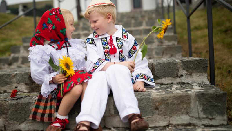 Portul românesc, din nou copiat de o casă de modă celebră: „Foarte similari, din multe puncte de vedere”