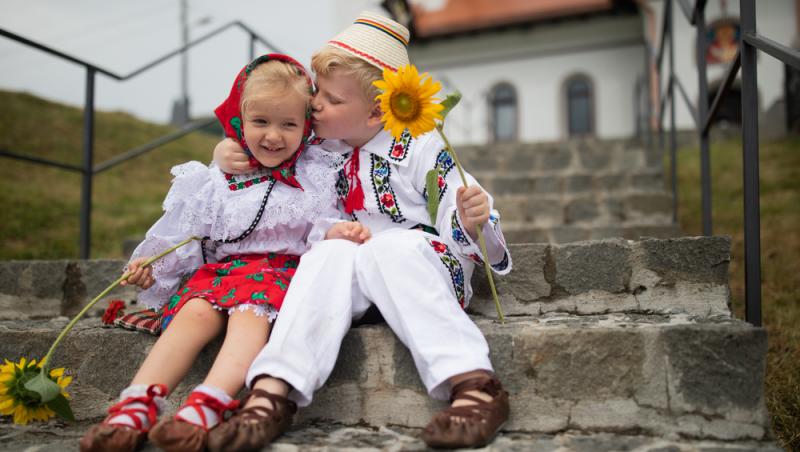 Portul românesc, din nou copiat de o casă de modă celebră: „Foarte similari, din multe puncte de vedere”